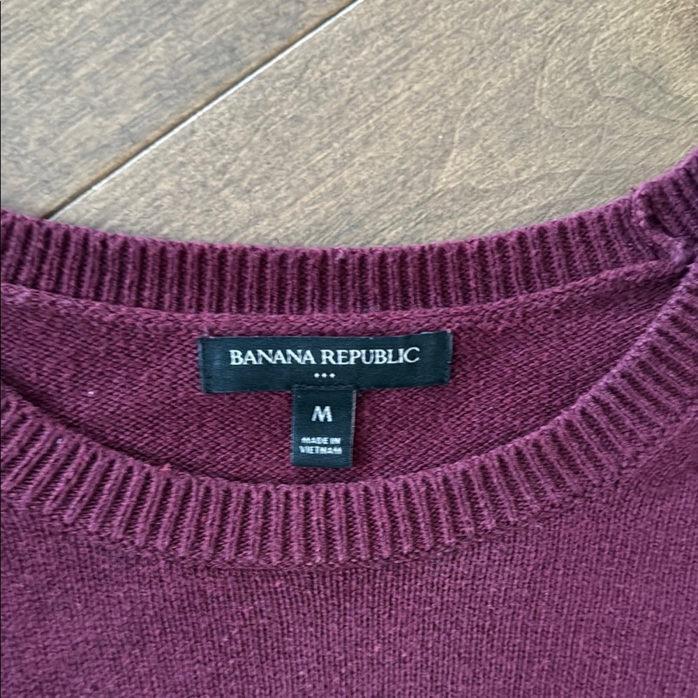 Women's Burgundy Banana Republic Sweater - Picture 2 of 4